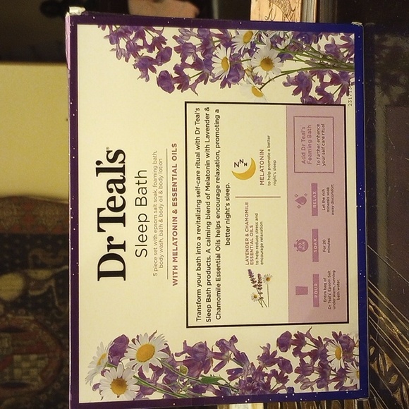 5 piece Dr Teals Sleep Bath w/ melatonin & essential oils. - Picture 2 of 4